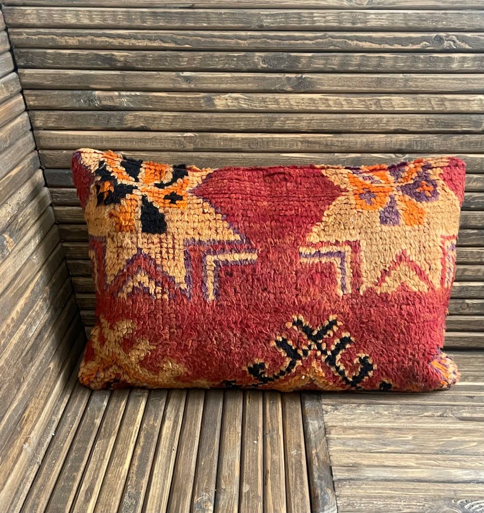 Handgemaakt Marokkaans kussen van wol met traditioneel patroon in warme kleuren (60x40 cm)